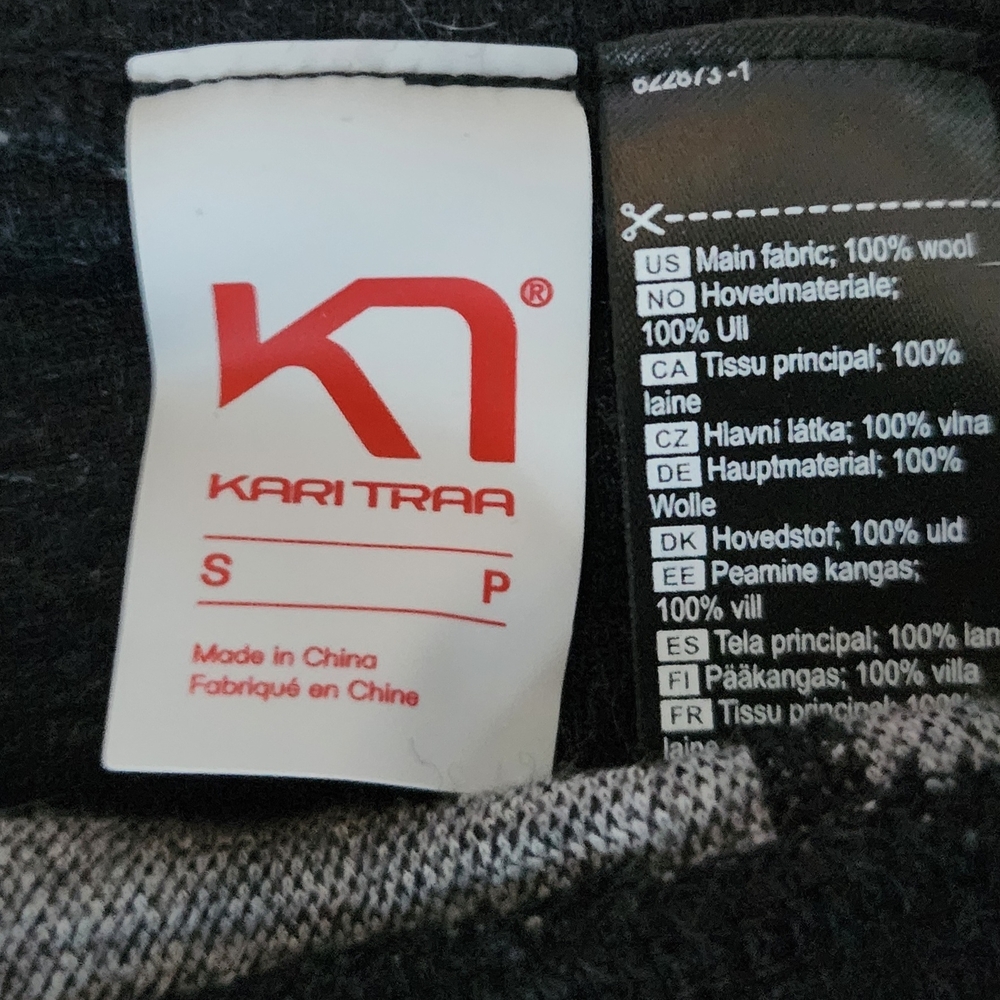 Kari Traa Black and White Knit Logo Label Detail - Picture 2 of 2